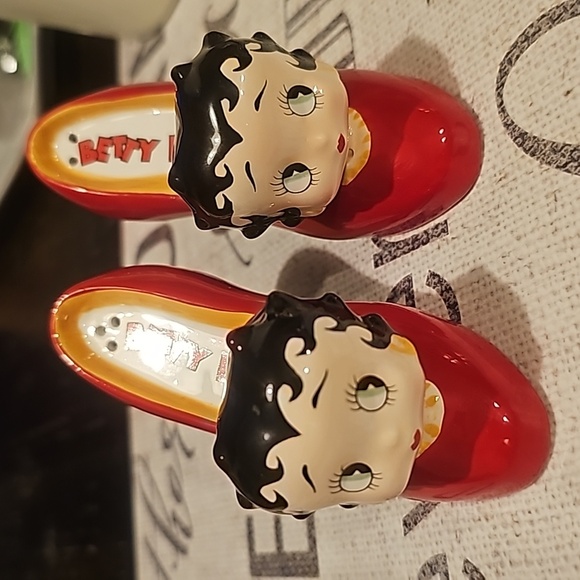NWOB Betty Boop Salt & Pepper Shakers - Picture 10 of 11